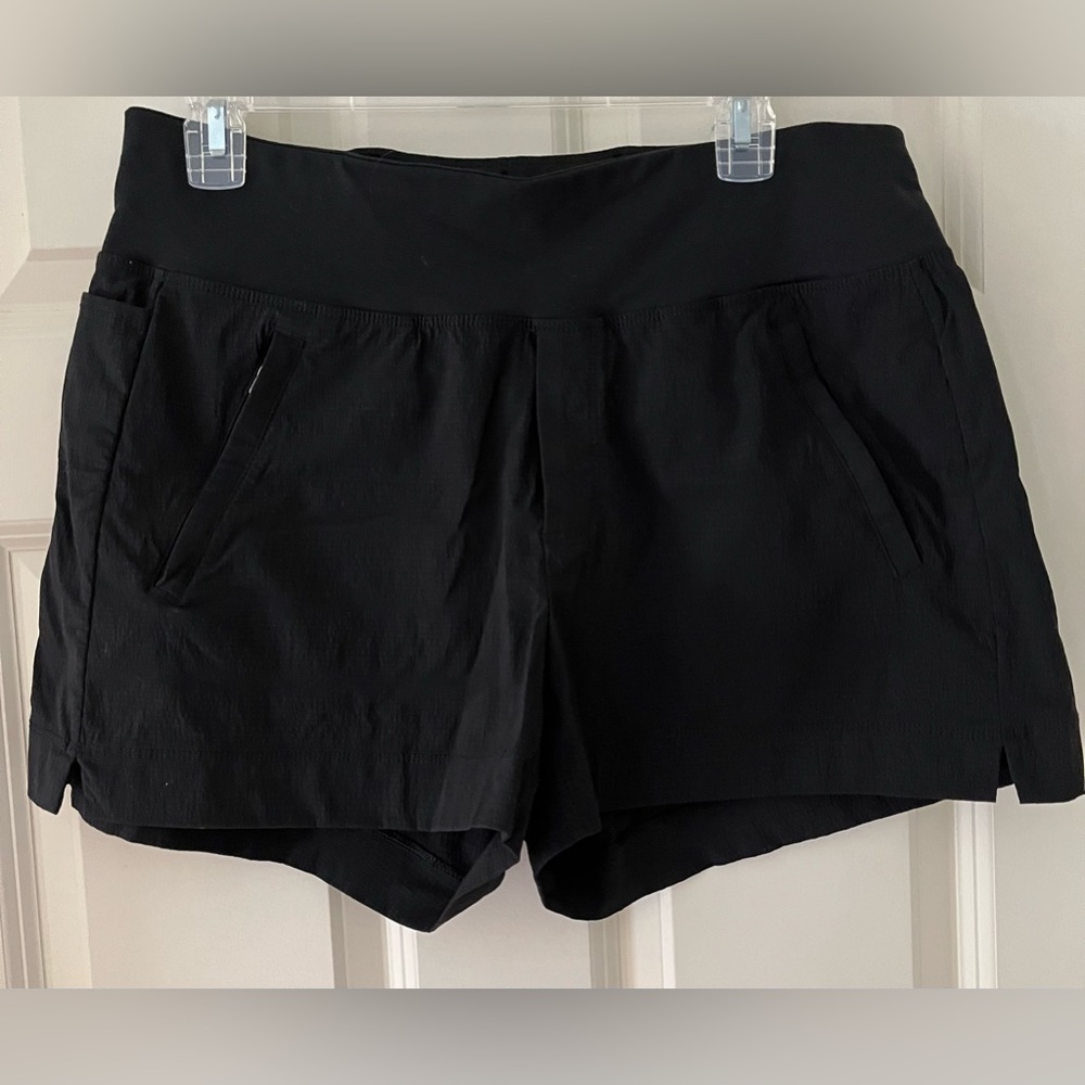 - Athleta Women's Black Trekkie Outdoor
North Hiking Shorts 10